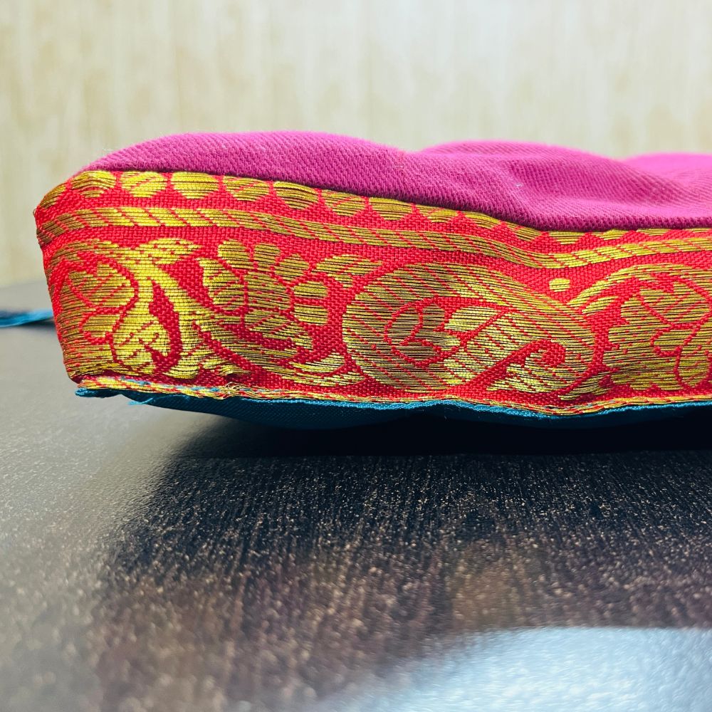 Foldable Floor Meditation Seat – Portable Cushioned Prop for Dhyana